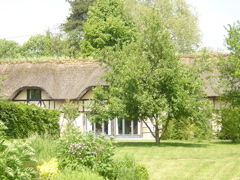 Click 
		here for photos of the thatched cottage